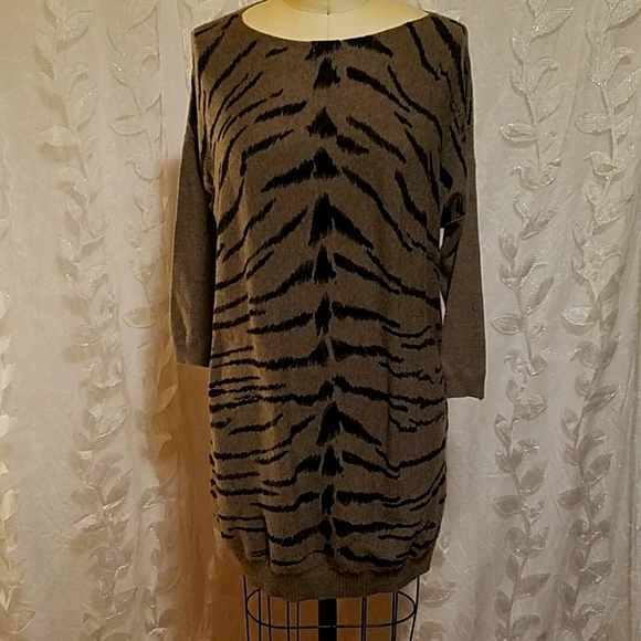 Neiman Marcus Cashmere Blend Tiger striped sweater🐾 - Picture 1 of 9